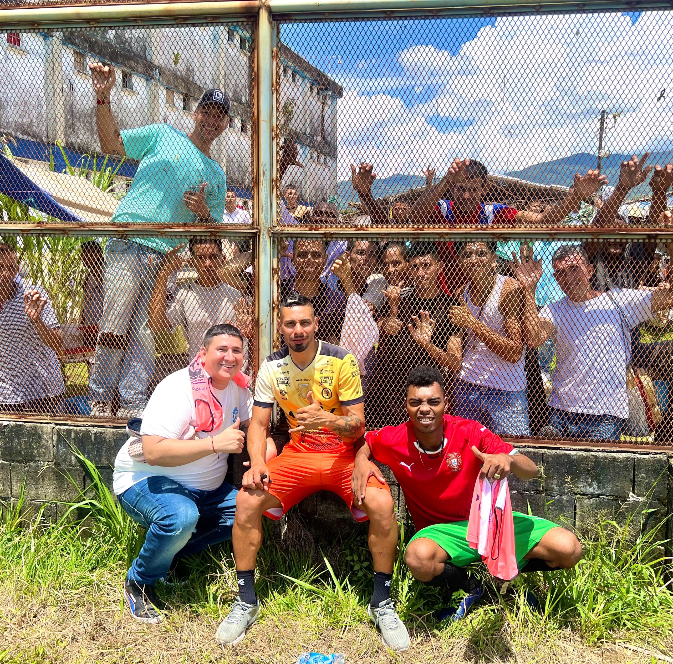 Fútbol con sentido social: Llaneros FC compartió con internos de Villavicencio 4 Fútbol con sentido social: Llaneros FC compartió con internos de Villavicencio 4