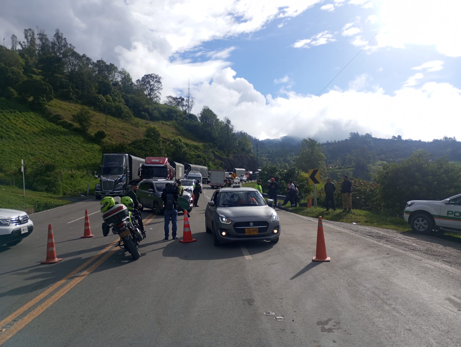 Vía al Llano: protesta de transportadores impide inicio de trabajos en la variante K18+000 24