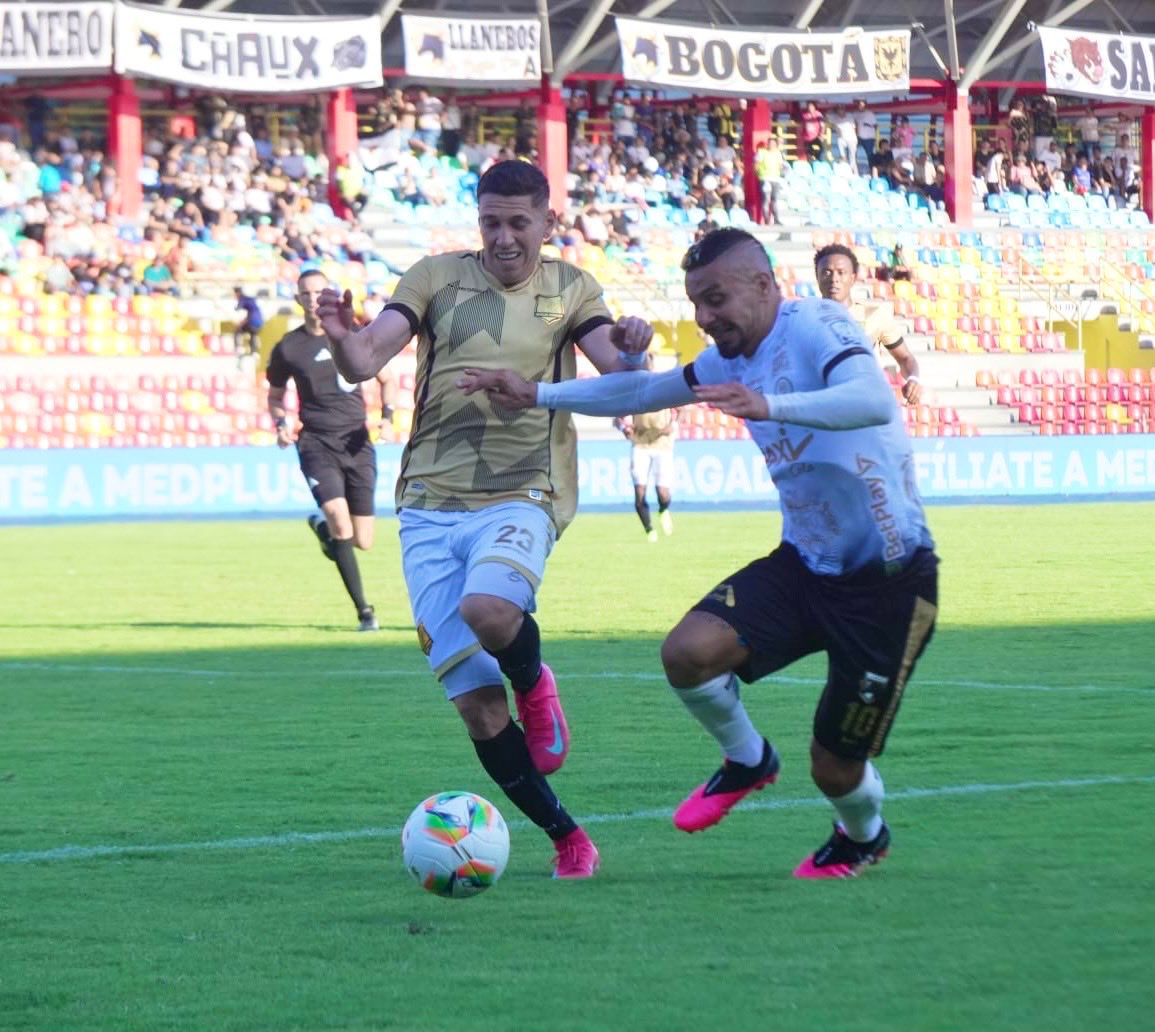 Del sol ardiente al desespero de la noche: Llaneros perdió en un partido lleno de polémica | Crónica 1 Del sol ardiente al desespero de la noche: Llaneros perdió en un partido lleno de polémica | Crónica 1