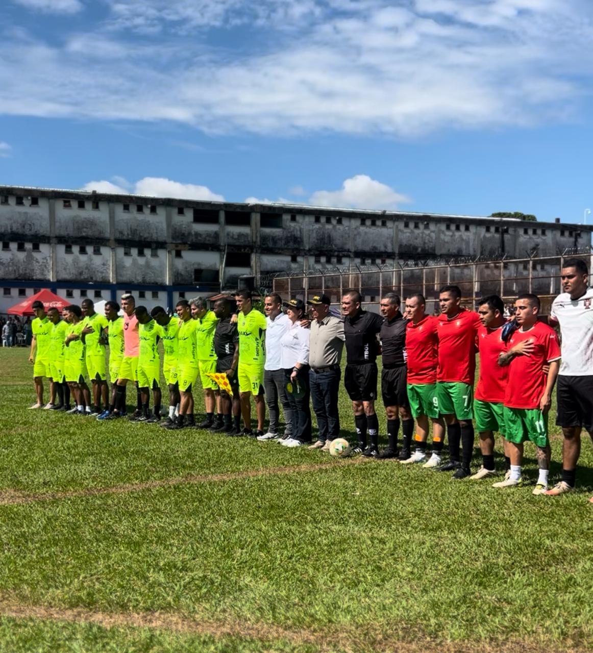 Fútbol con sentido social: Llaneros FC compartió con internos de Villavicencio 2 Fútbol con sentido social: Llaneros FC compartió con internos de Villavicencio 2