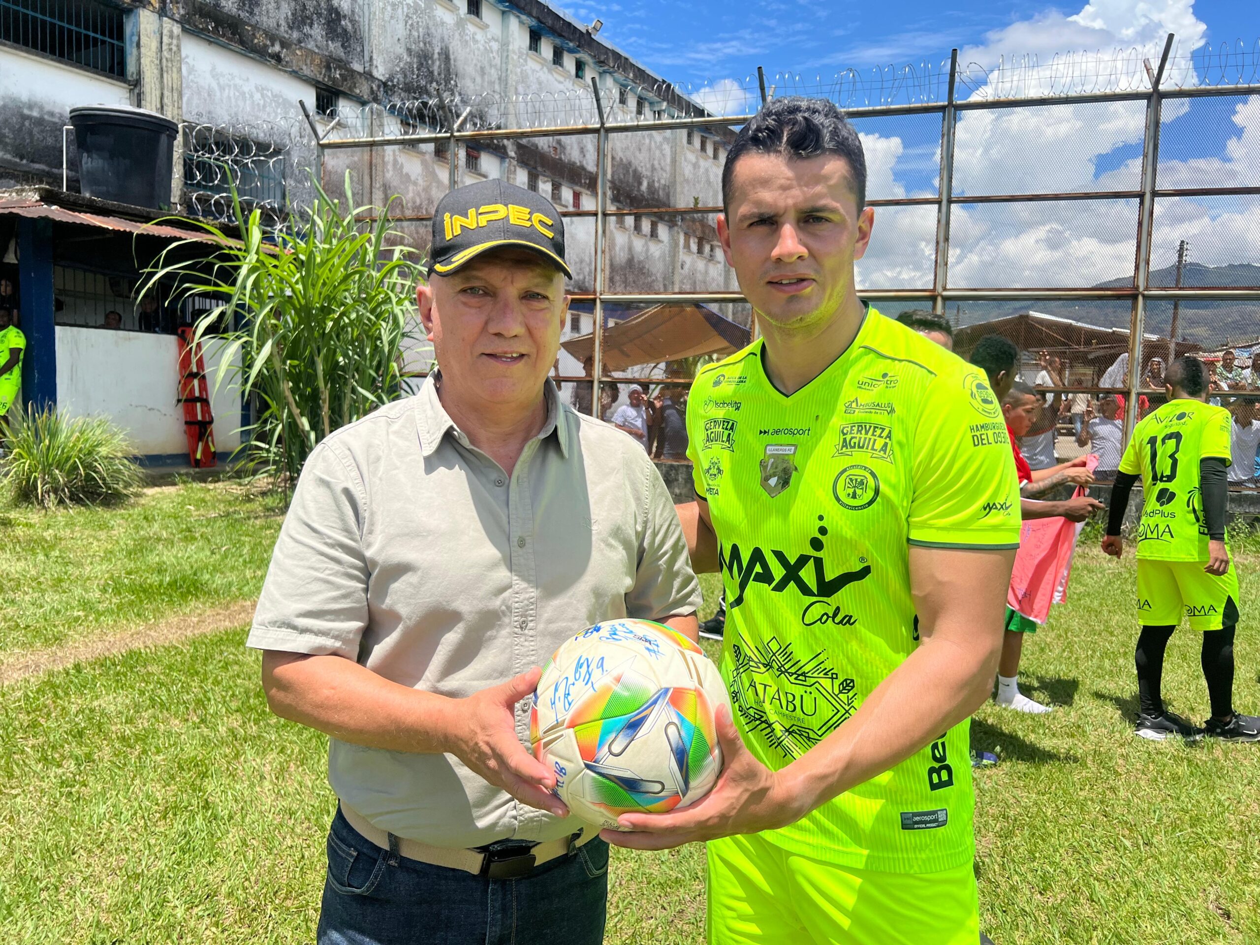 Fútbol con sentido social: Llaneros FC compartió con internos de Villavicencio 1 Fútbol con sentido social: Llaneros FC compartió con internos de Villavicencio 1