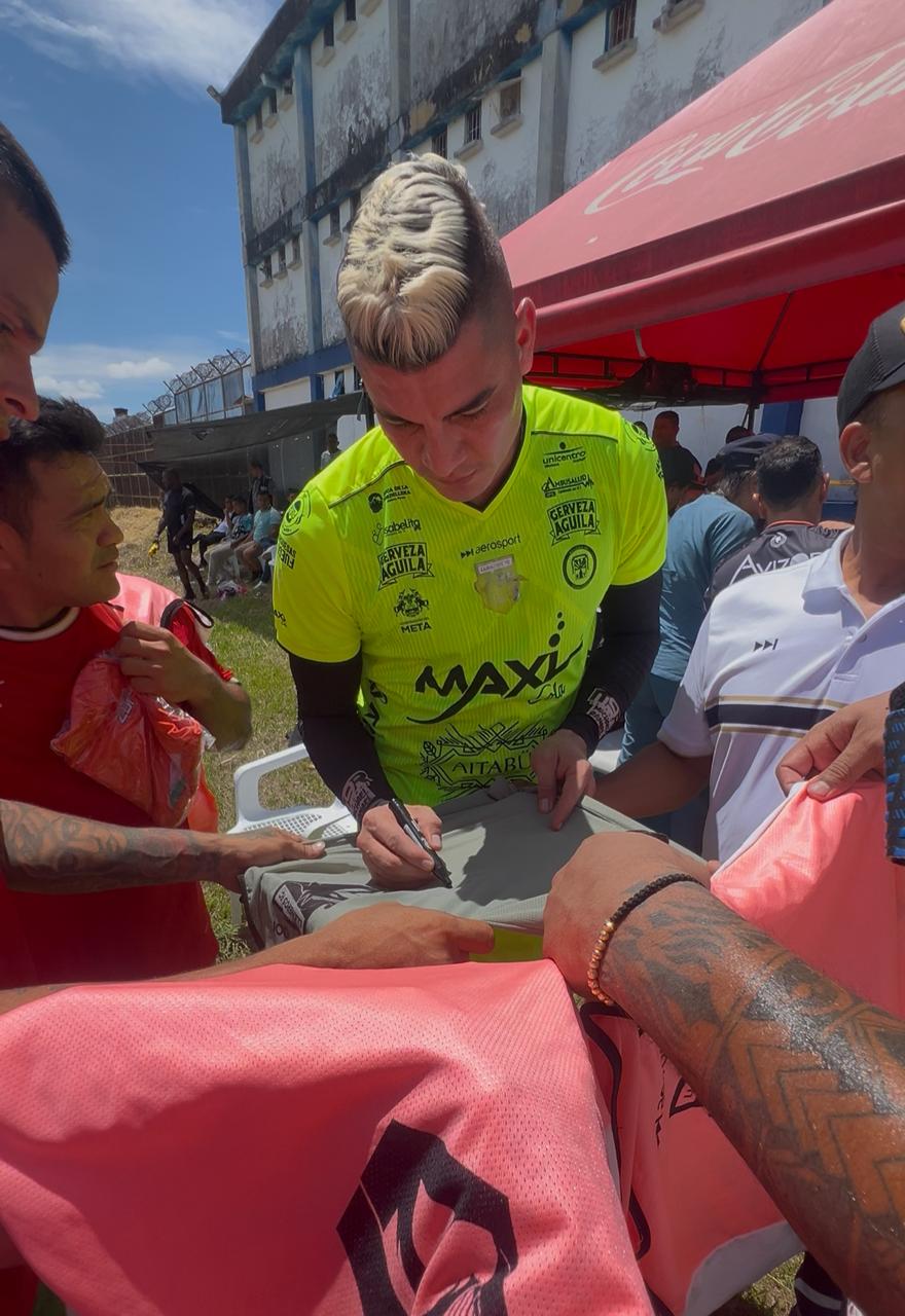 Fútbol con sentido social: Llaneros FC compartió con internos de Villavicencio 3 Fútbol con sentido social: Llaneros FC compartió con internos de Villavicencio 3