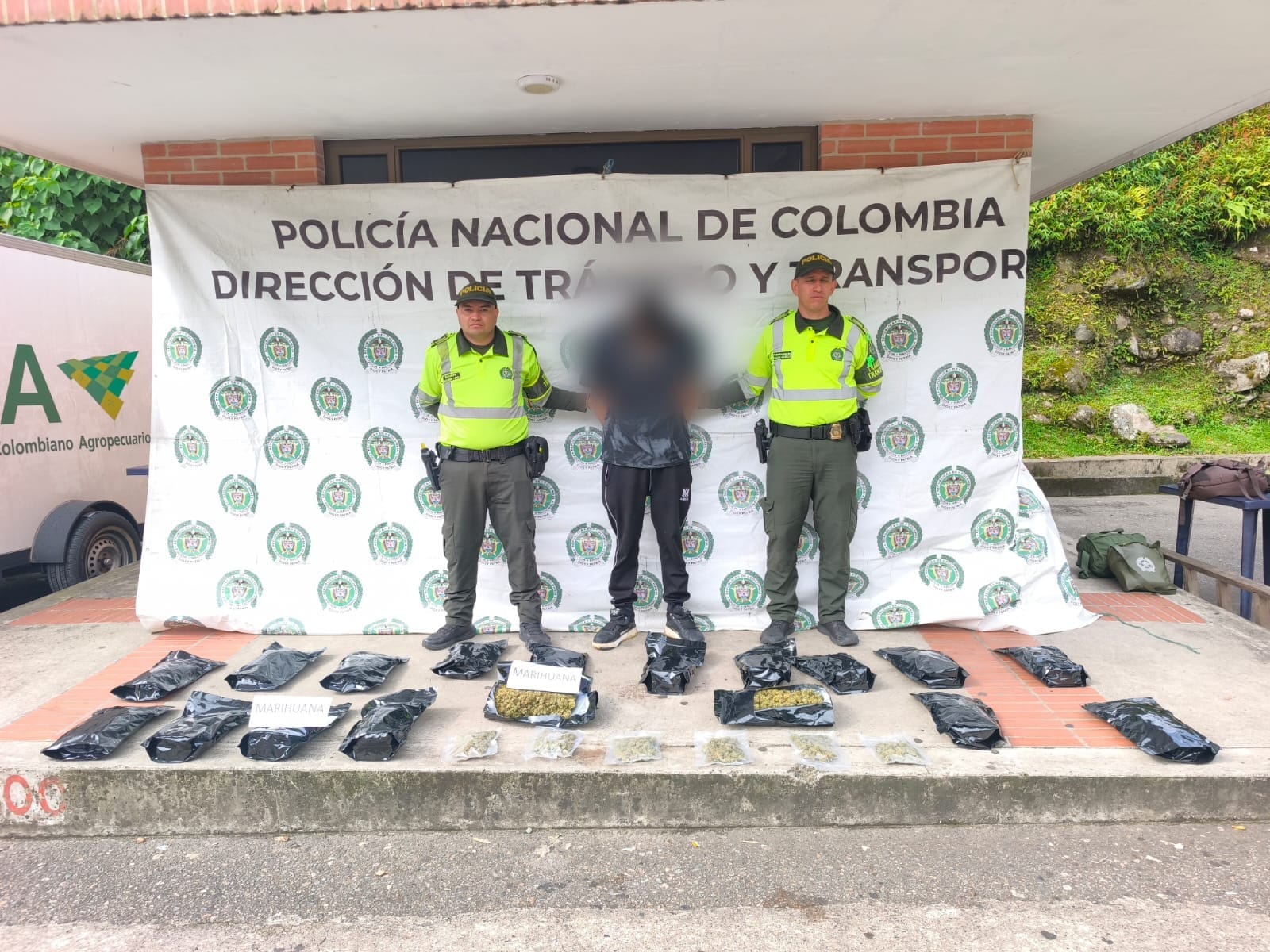 Policía de Tránsito incauta cargamento de marihuana tipo “creepy” en la vía Bogotá–Villavicencio 1