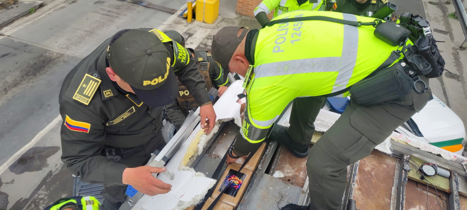 Policía interceptó buseta con droga en el km 22 de la vía Bogotá–Villavicencio 2