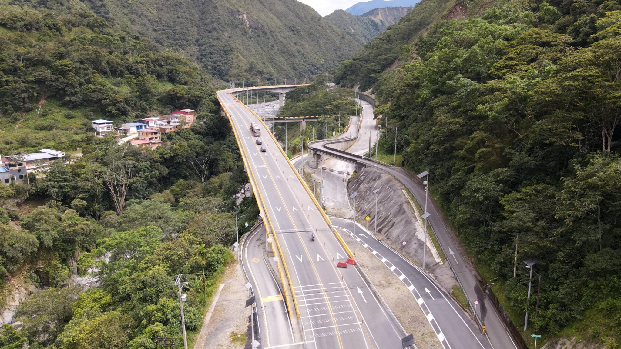 Contraloría General desarrolla primera mesa de trabajo para conocer el estado de la intervención a la vía al Llano 3