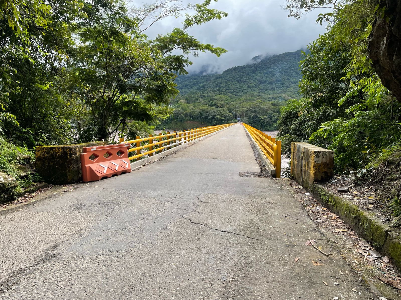 Habilitan paso alterno en el puente Eduardo Santos, vía a Restrepo 1