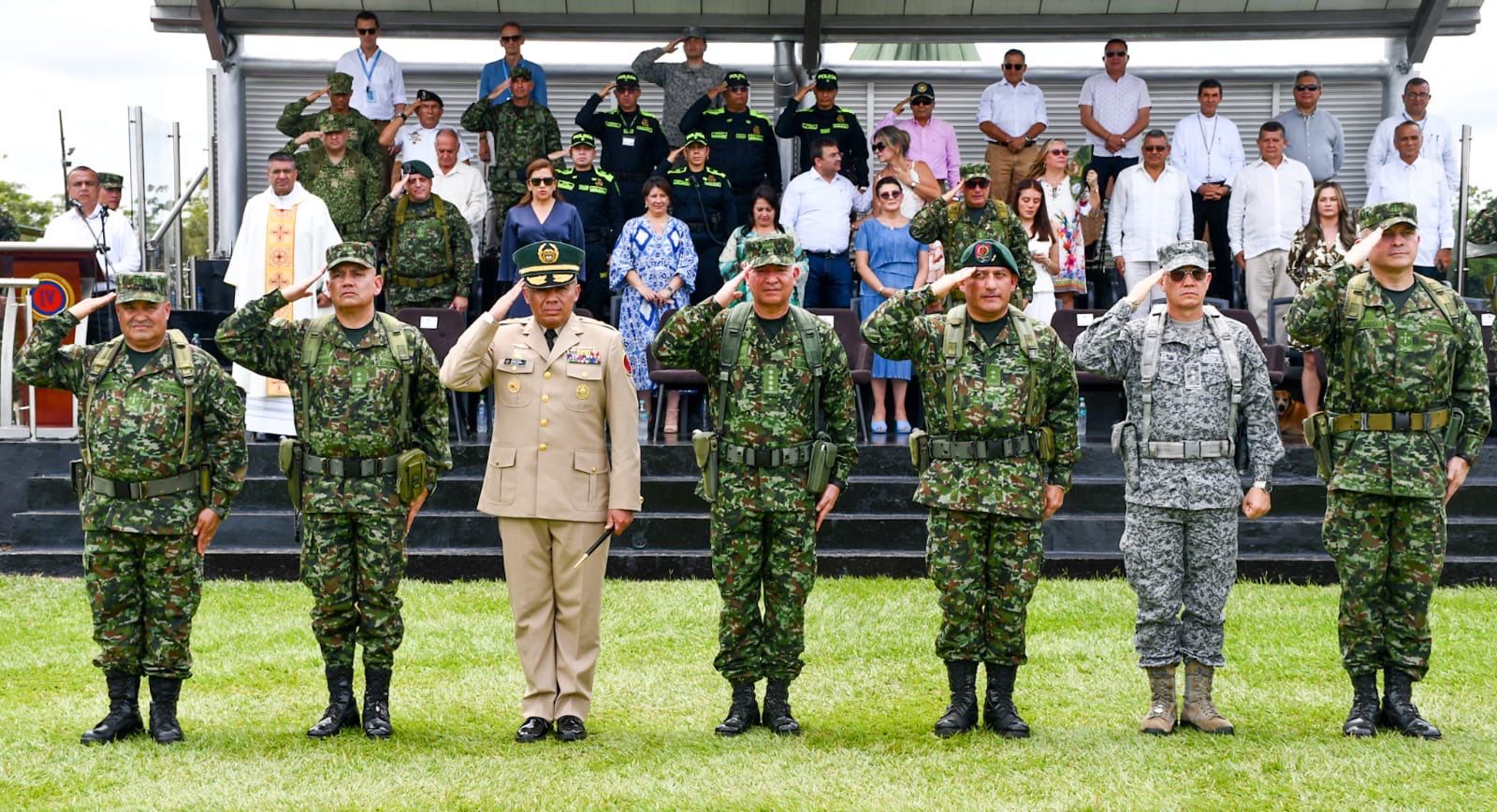 Brigadier general Ricardo Roque Salcedo asumió el mando de la Cuarta División del Ejército Nacional 5 Brigadier general Ricardo Roque Salcedo asumió el mando de la Cuarta División del Ejército Nacional 5