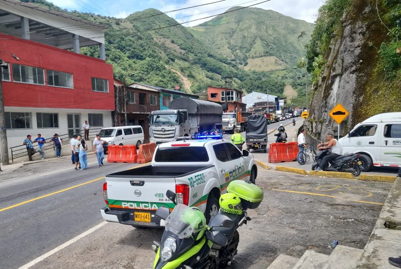 Se normaliza la movilidad en la vía al Llano tras levantarse la manifestación en Guayabetal 15