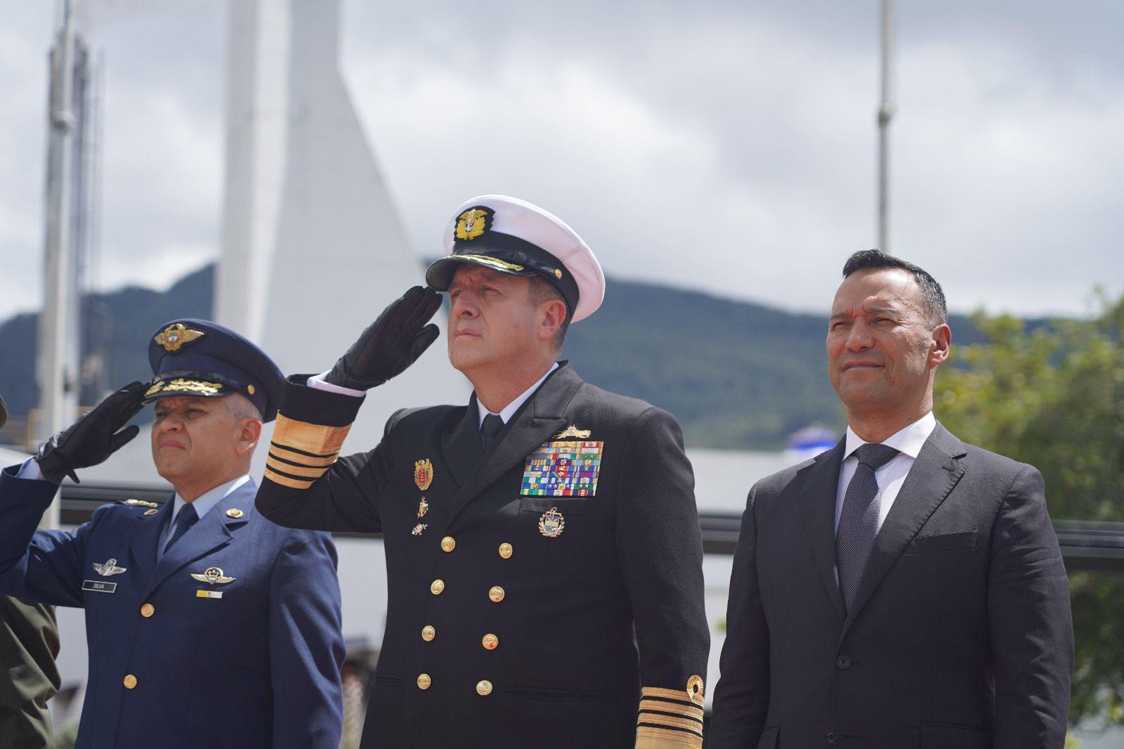 MinDefensa y Fuerzas Militares abren investigaciones por presuntos vínculos de alias ‘Calarcá’ con funcionarios del Estado 2 MinDefensa y Fuerzas Militares abren investigaciones por presuntos vínculos de alias ‘Calarcá’ con funcionarios del Estado 2