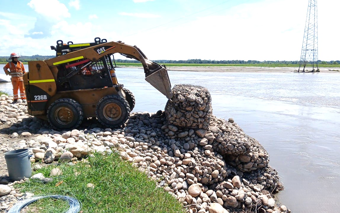 El río Metica continúa arrinconando la vía Puerto López – Puerto Gaitán 1