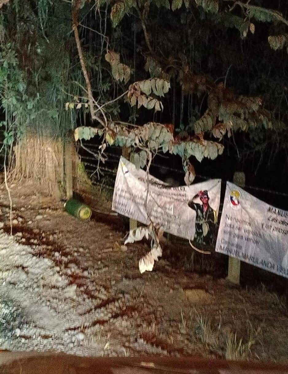 Hallan cilindro con mensajes alusivos a grupo armado en vía de Villavicencio; Policía descarta explosivos 7