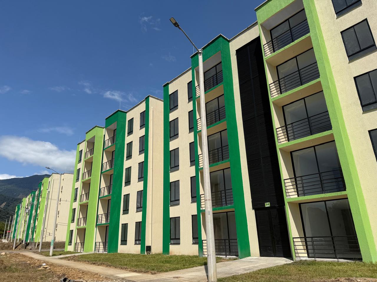 Entregan 182 apartamentos del proyecto La Morena en Restrepo 43