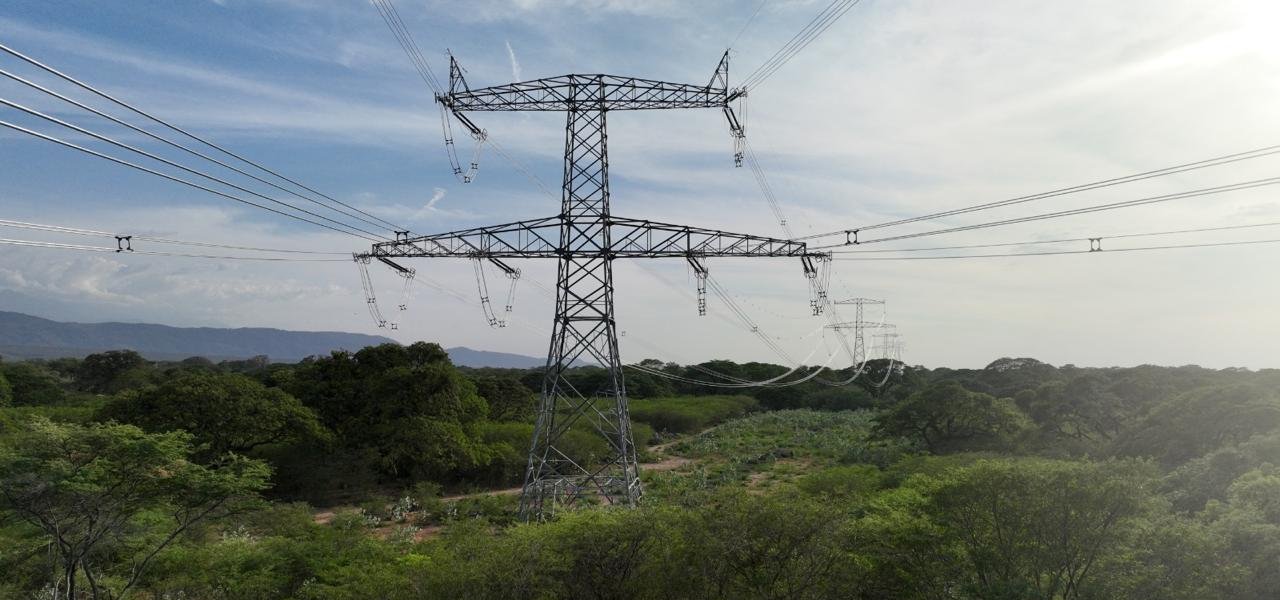 Colombia suspende exportaciones de energía a Ecuador tras choque por aranceles 1