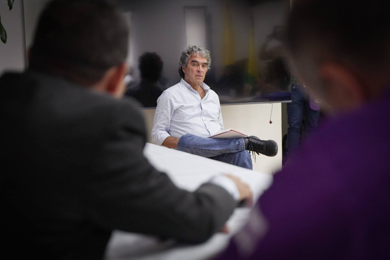 Fajardo descarta consulta de centro y buscará votos en primera vuelta 1