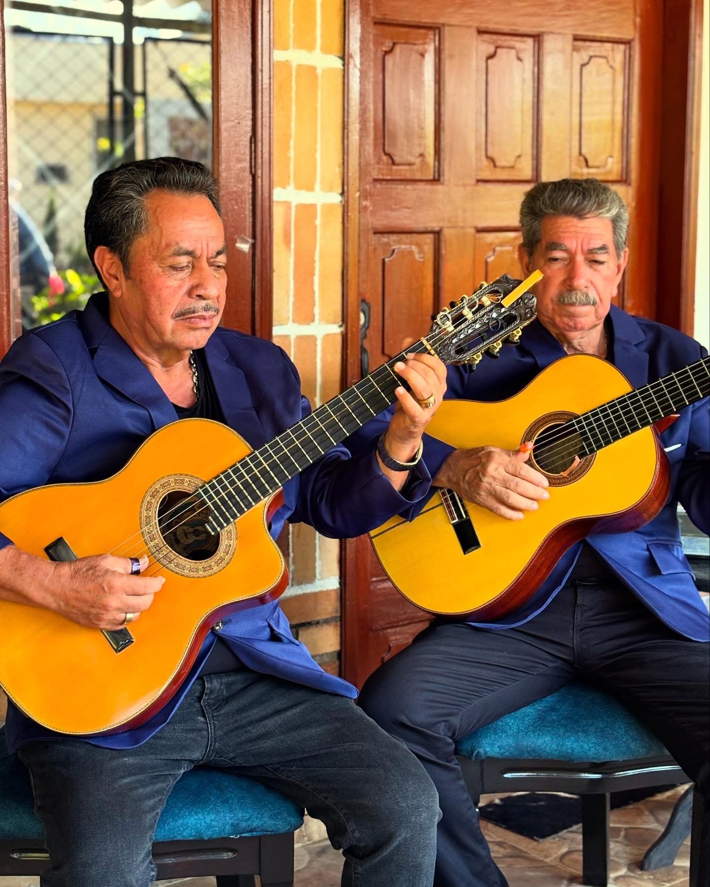 El dúo que mantiene viva la tradición de la cuerda | La otra cara 1