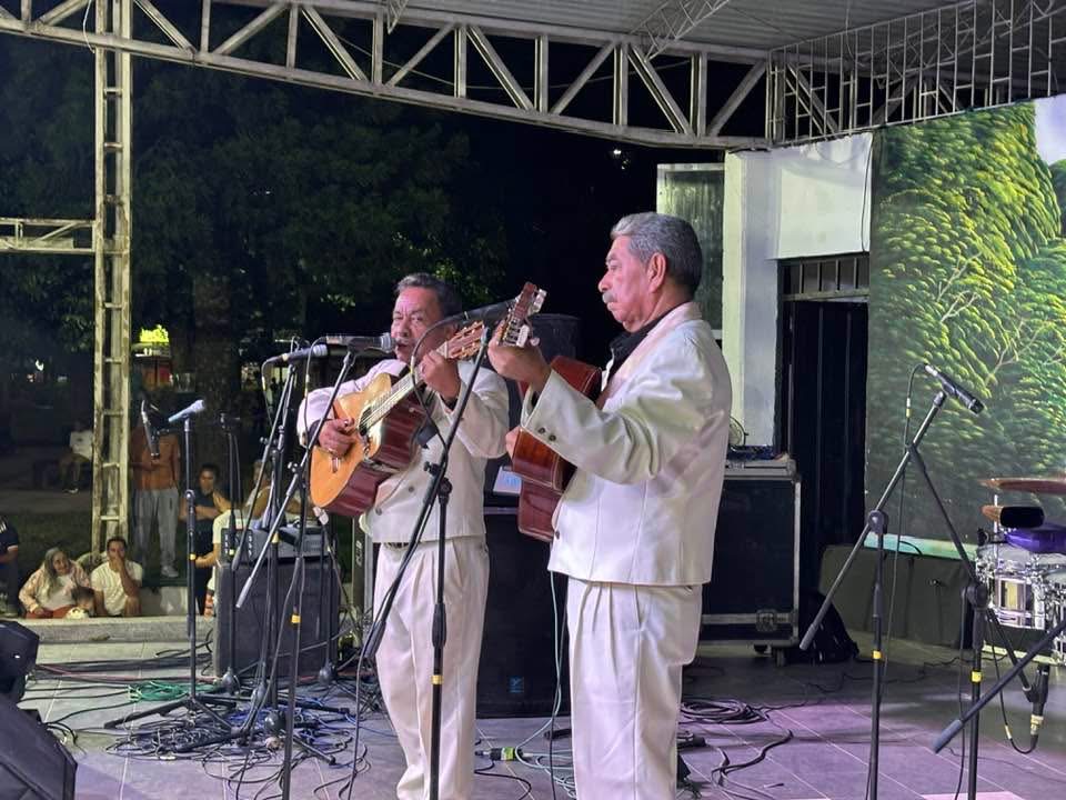 El dúo que mantiene viva la tradición de la cuerda | La otra cara 3