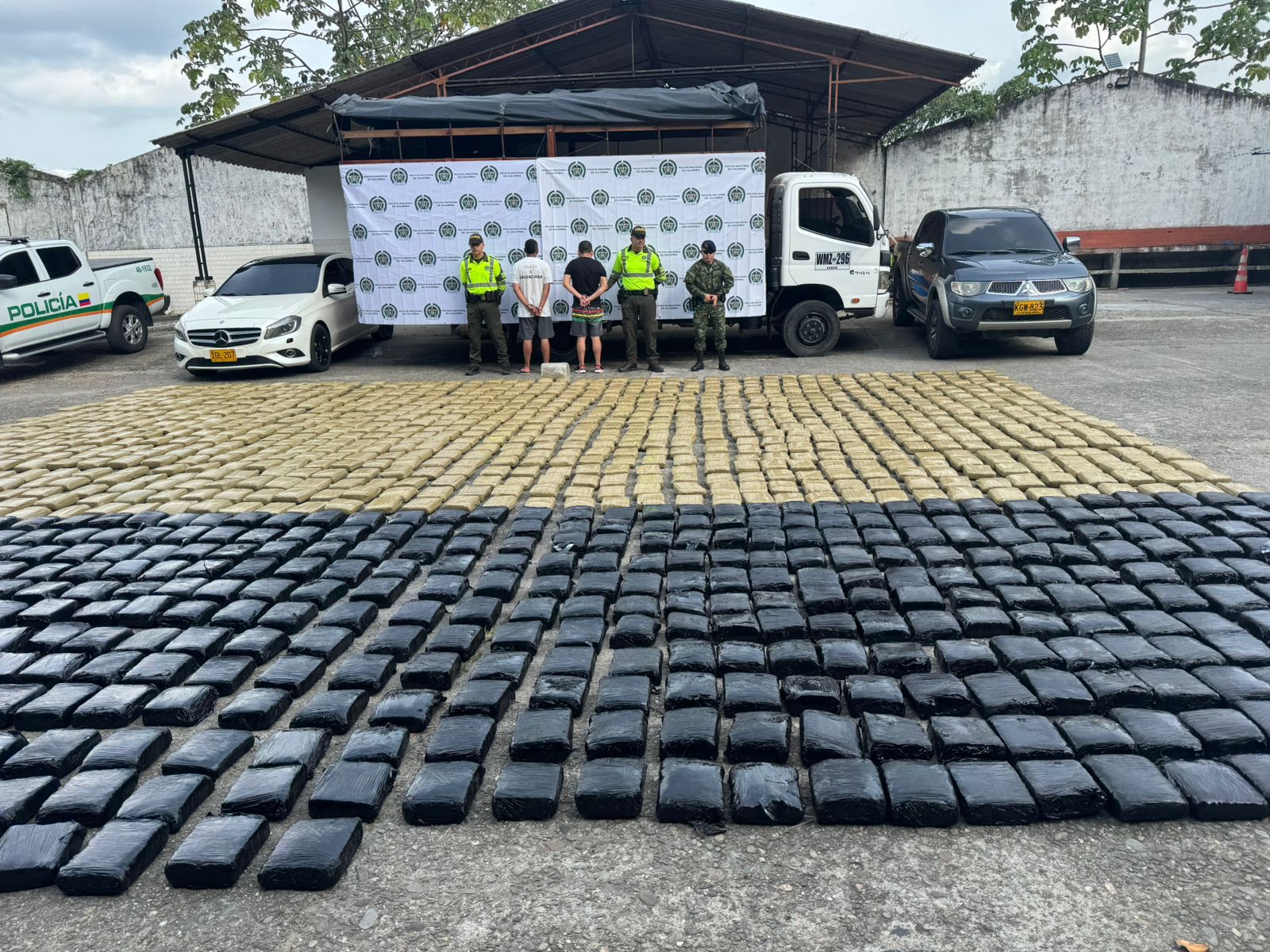 Capturan a dos hombres con más de una tonelada de marihuana en zona rural de Villavicencio