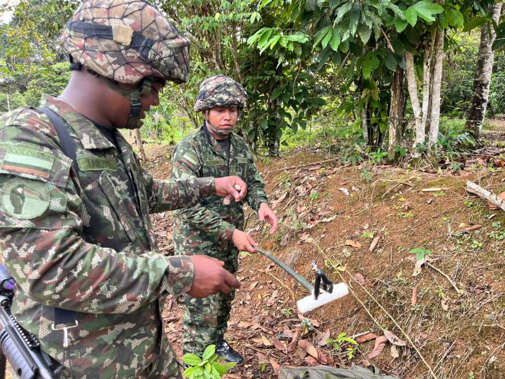Artefacto explosivo fue neutralizado a pocos metros de viviendas en Miraflores 2 Artefacto explosivo fue neutralizado a pocos metros de viviendas en Miraflores 2