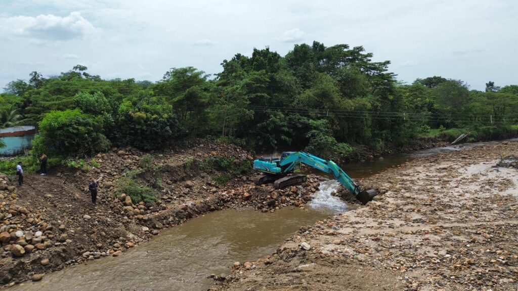Carrera contra el invierno: avanzan obras en barrios de Villavicencio con riesgo de desbordamiento