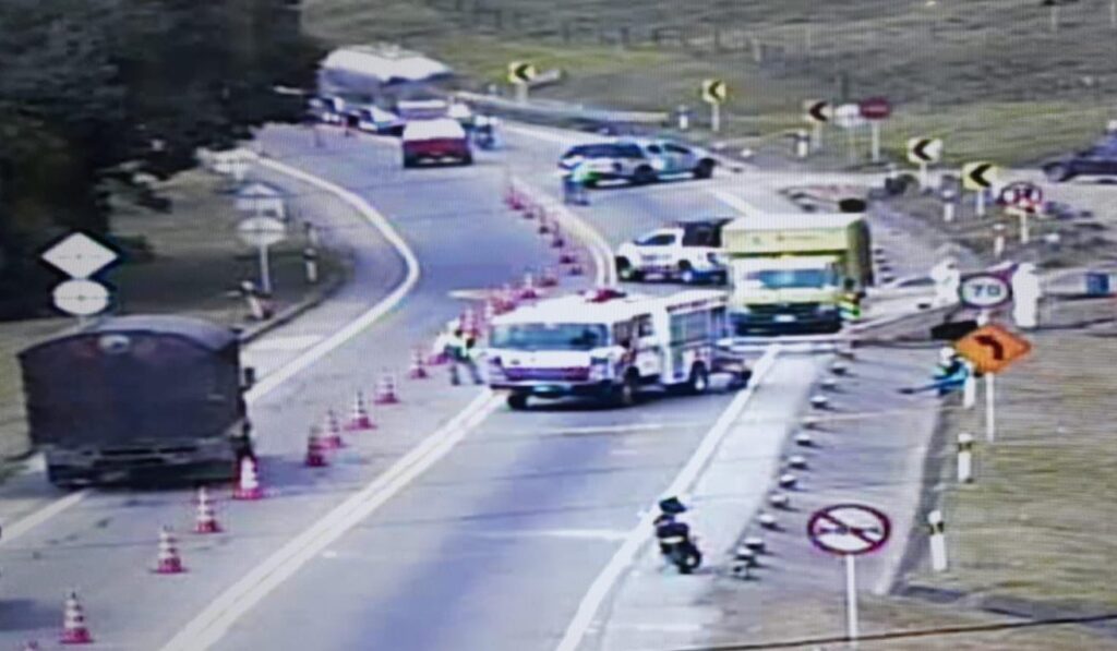 Habilitan paso en la vía Bogotá – Villavicencio tras más de 11 horas de cierre por siniestro vial 3 Habilitan paso en la vía Bogotá – Villavicencio tras más de 11 horas de cierre por siniestro vial 3
