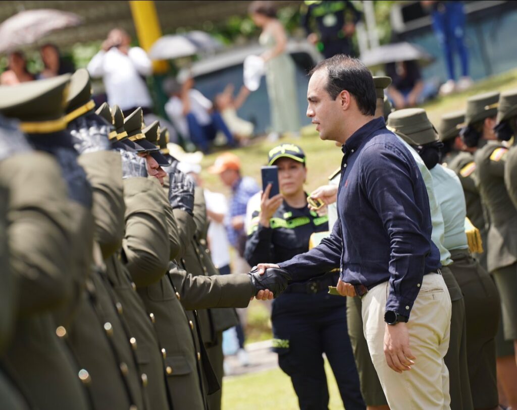 Con propuestas en seguridad y desarrollo, Alejandro Vega busca seguir en el Senado 3
