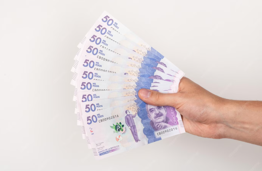 Sube salario de servidores públicos en Colombia: incremento será del 7 % 1