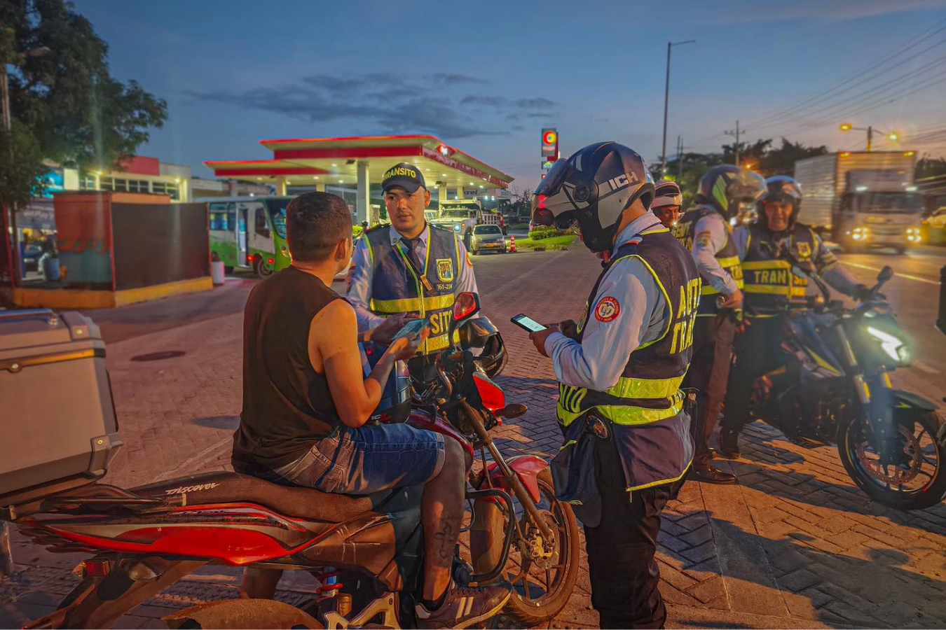 Mal parqueo y bloqueos de vía, las infracciones que más repiten los villavicenses 1