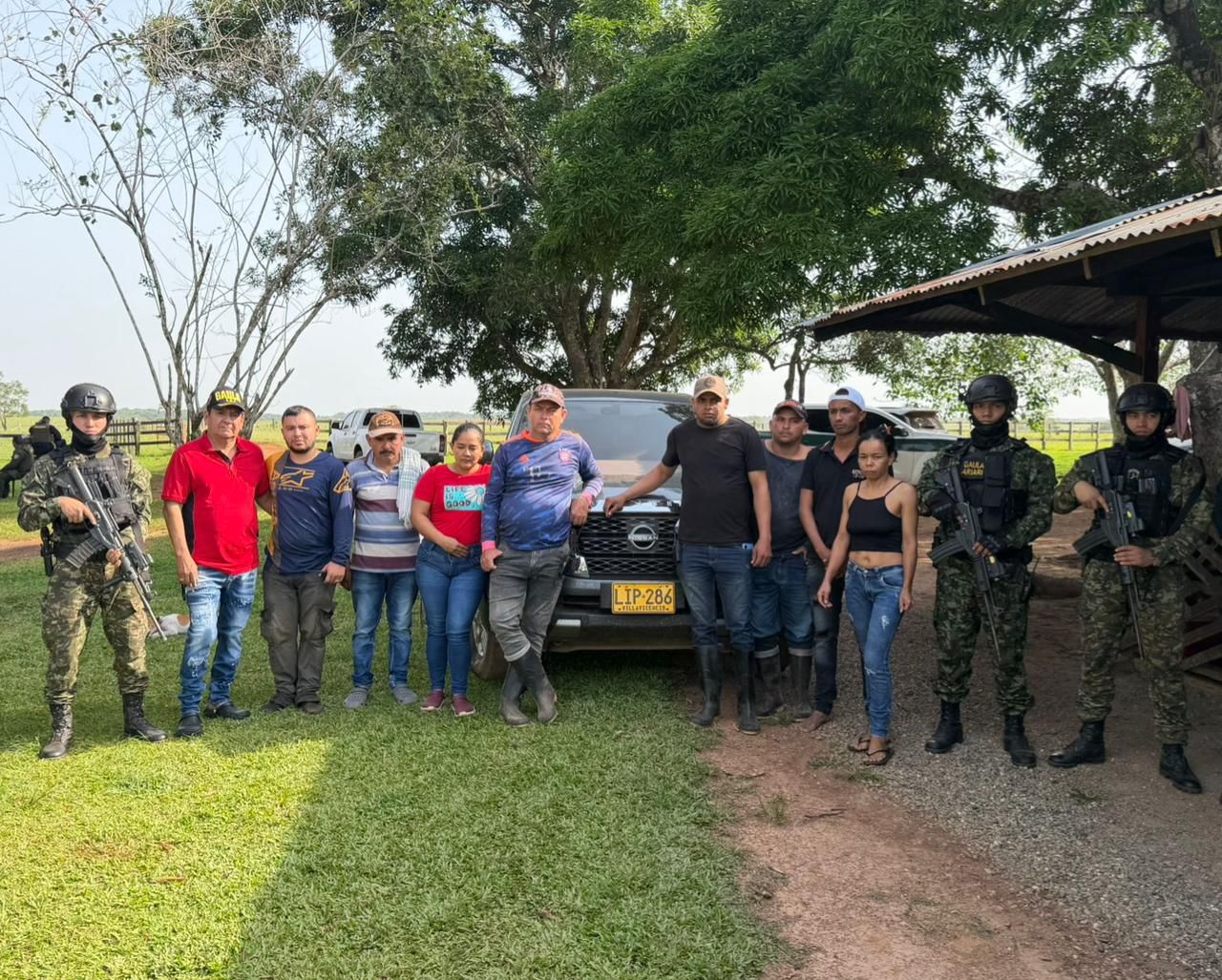 Rescatan a 13 secuestrados en operativo militar en Puerto Lleras