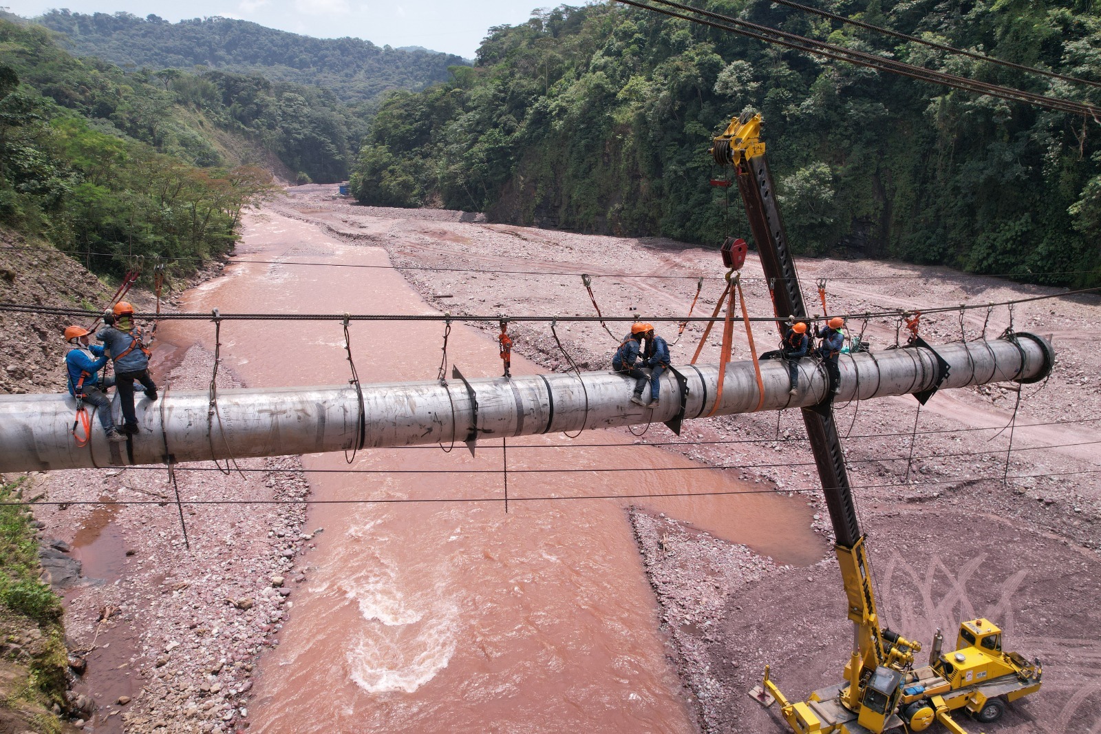 EAAV avanza en la instalación del viaducto 3 y prevé finalizar esta semana