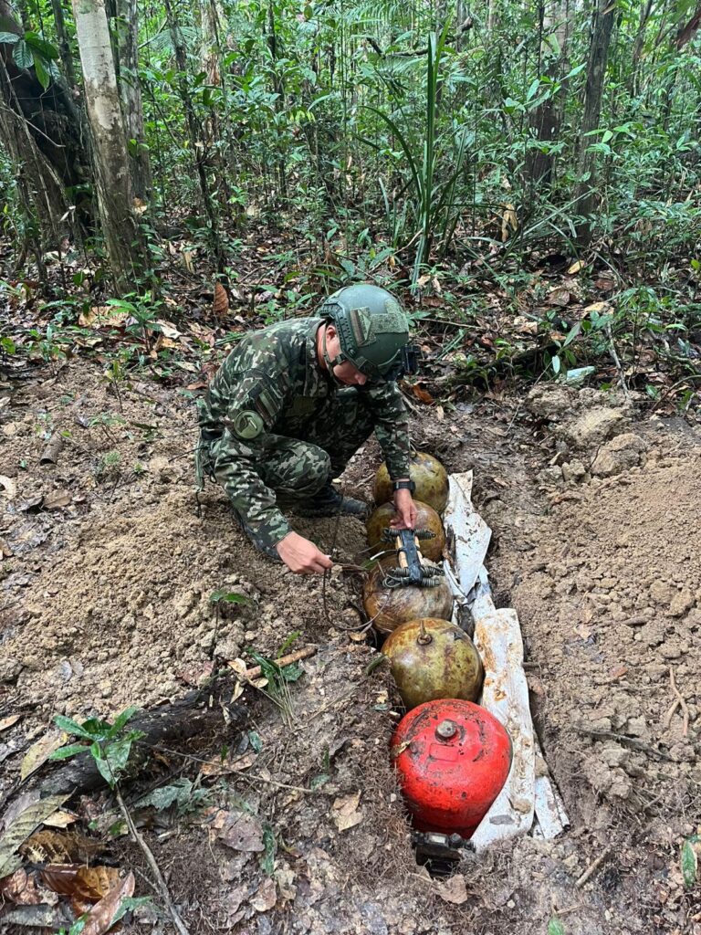 Ejército destruye depósito de explosivos de disidencias en Miraflores, Guaviare 2