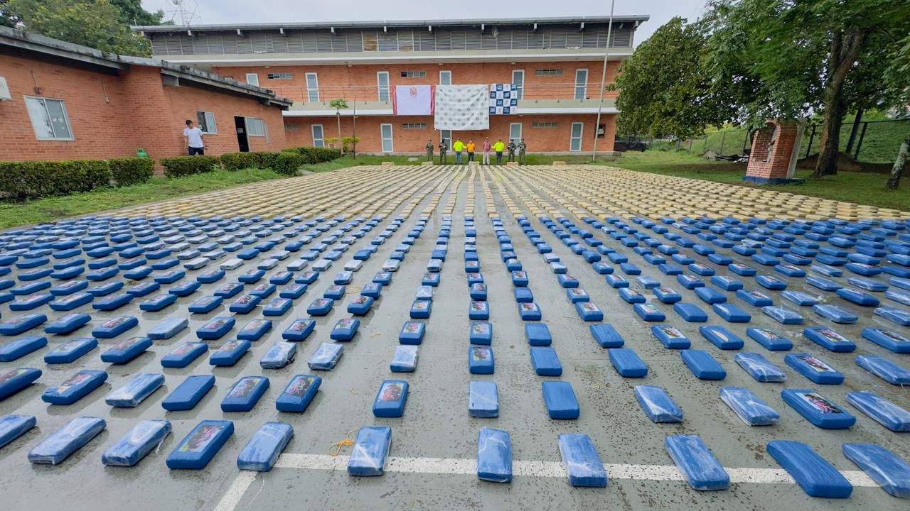 Golpe al narcotráfico en el Meta: incautan cerca de 2,7 toneladas de marihuana ocultas en tractomula 1
