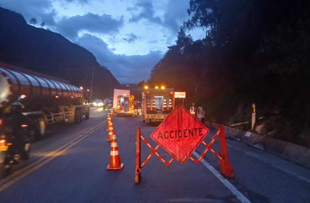 Accidente en la vía Bogotá–Villavicencio deja una persona muerta y cierre total en el K20+600