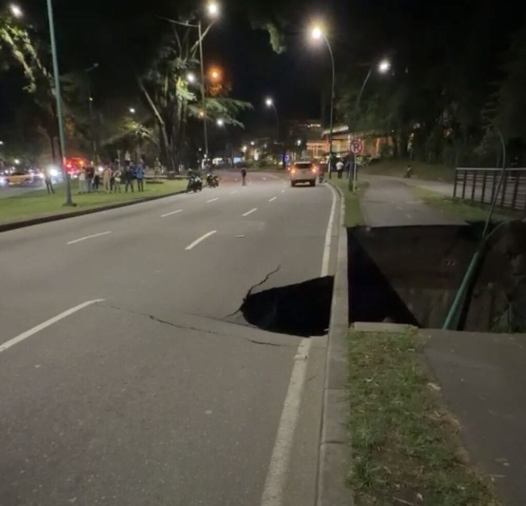 Villavicencio: Colapsa tramo sobre el puente contiguo a Villacentro