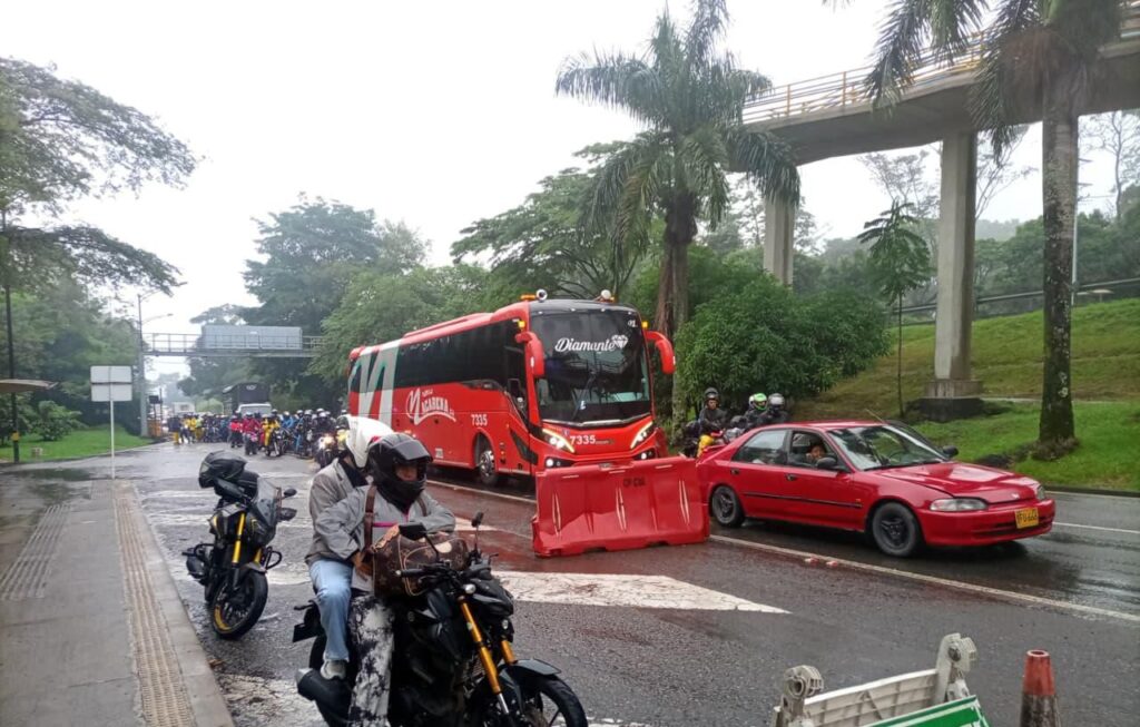 Vía al Llano: Alto flujo y lluvias marcan la jornada en sentido Villavicencio – Bogotá