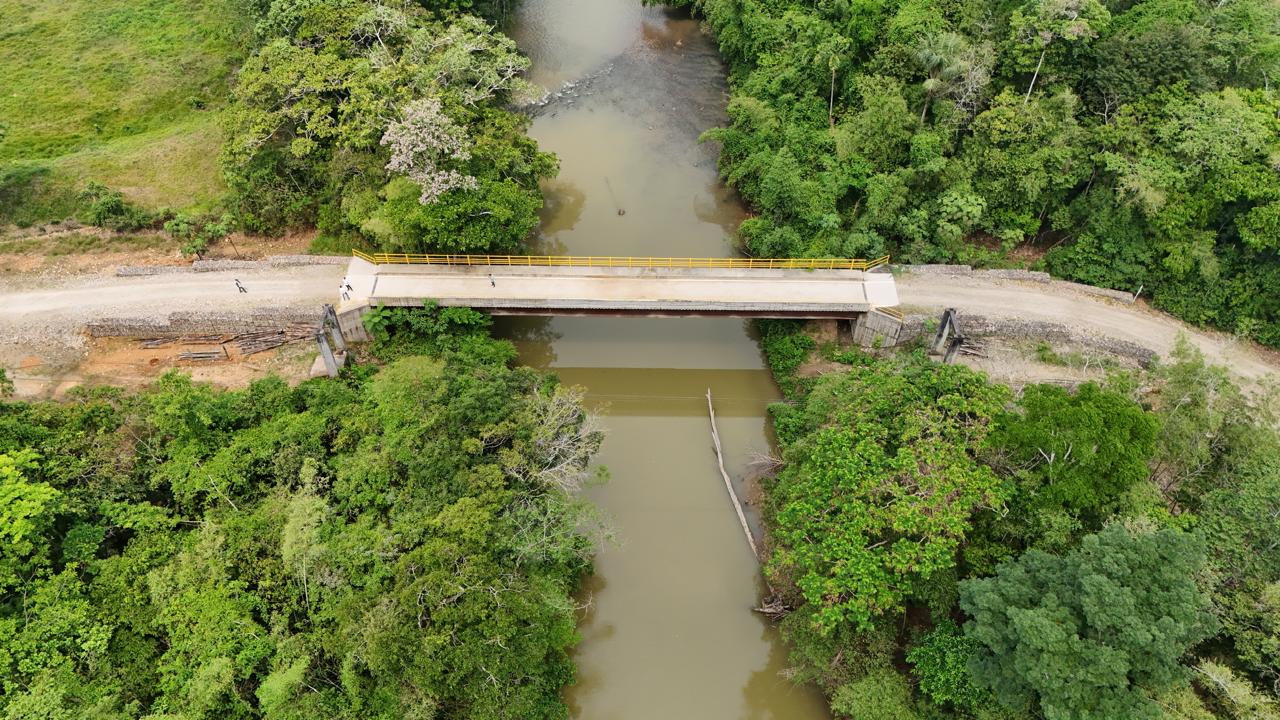 Entra en operación el puente Santo Domingo en zona rural de Mesetas