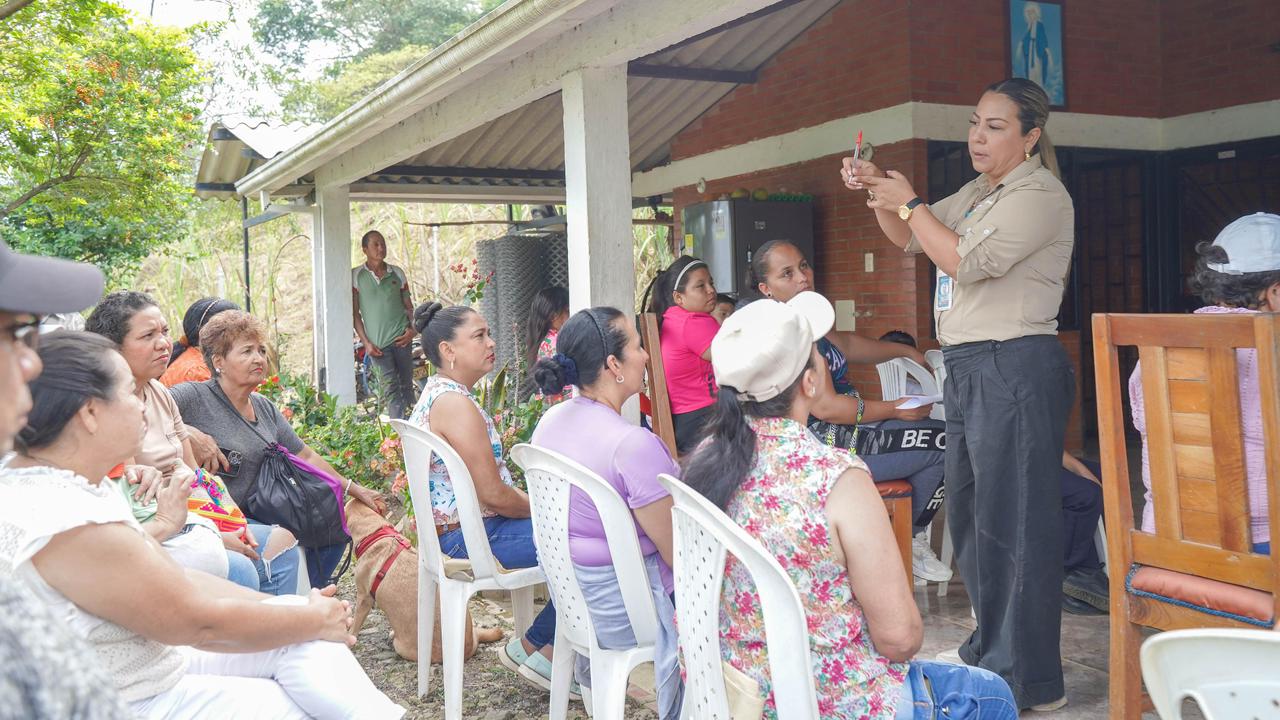 25 mujeres rurales reciben herramientas para impulsar la seguridad alimentaria en Villavicencio 1