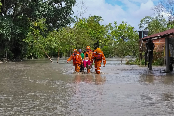 Creciente súbita desata emergencia en El Castillo y Villavicencio: más de 500 familias afectadas 1