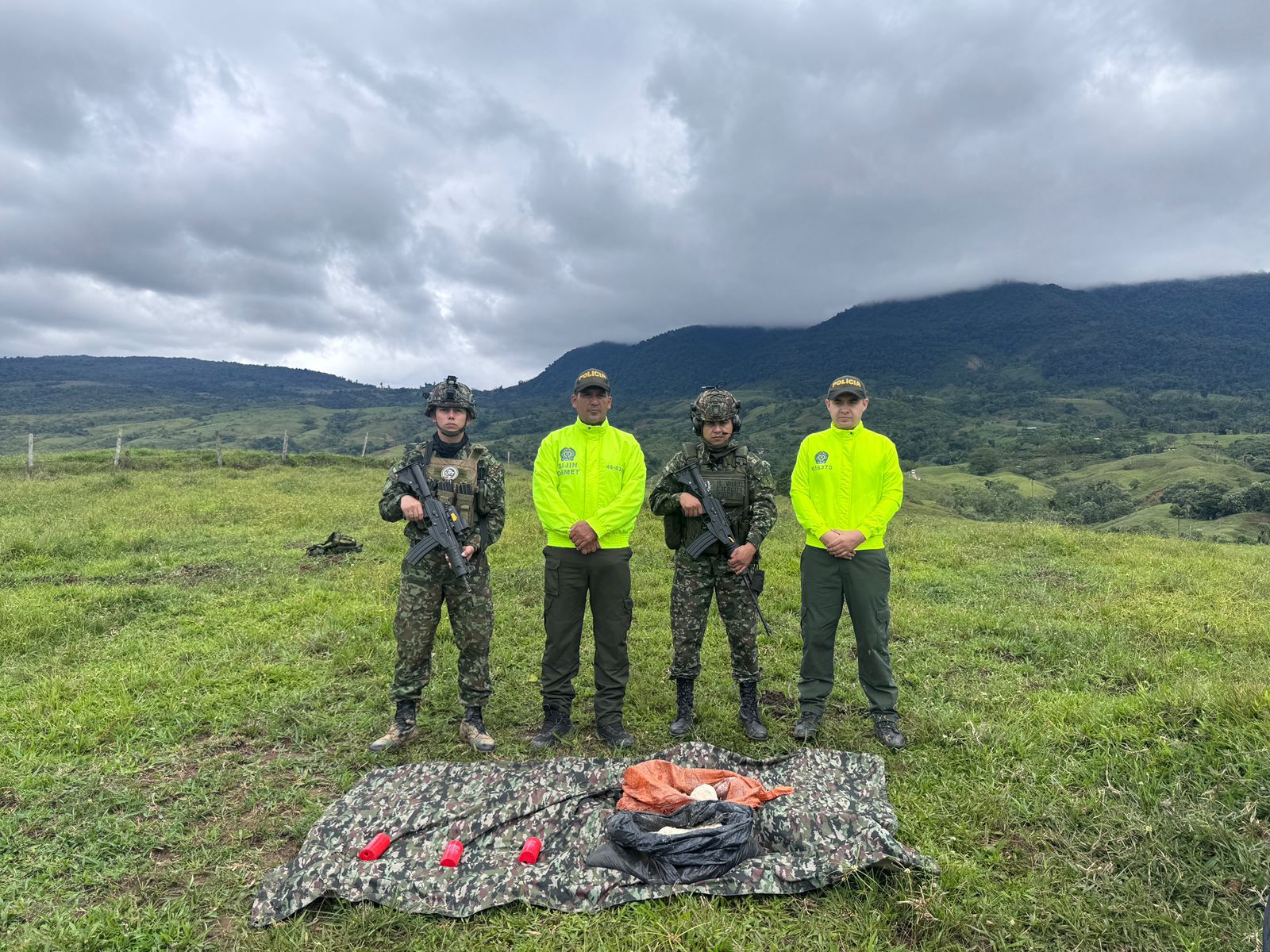 Ejército destruyó depósito ilegal con explosivos en zona rural de Lejanías, Meta 2
