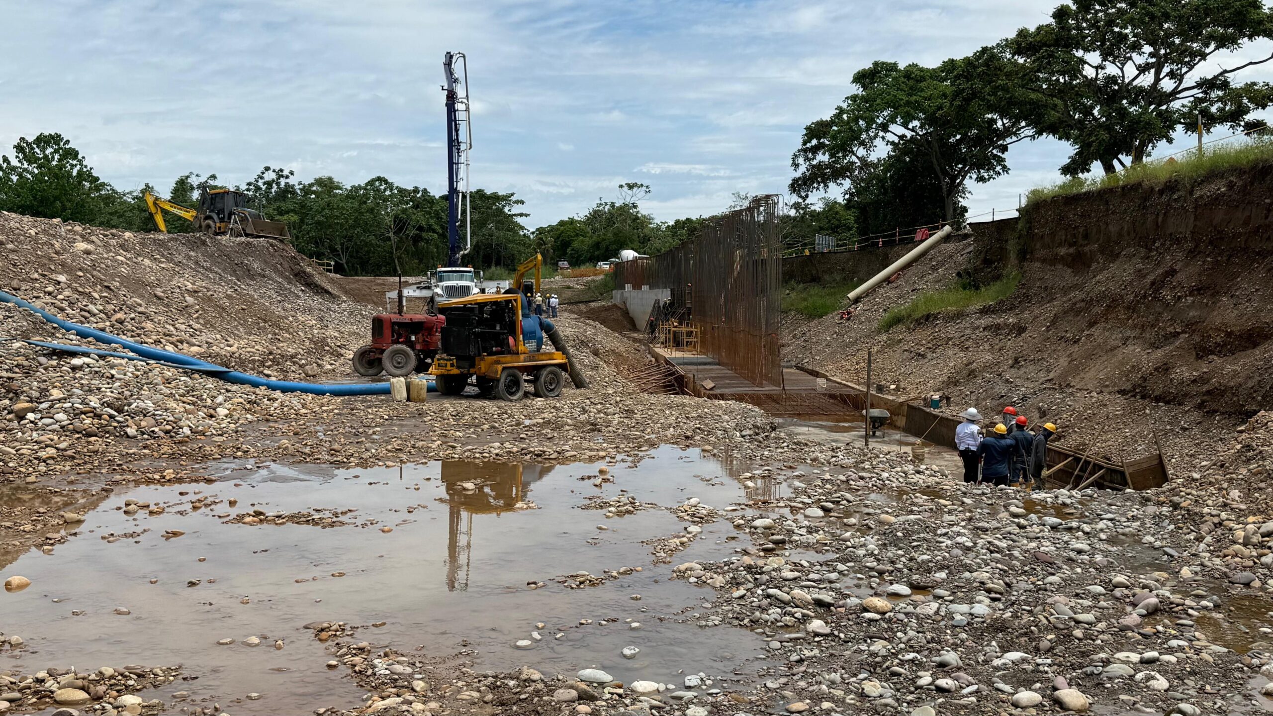 Obras en Caños Negros buscan evitar colapso de vía por erosión del río Ocoa, en Villavicencio