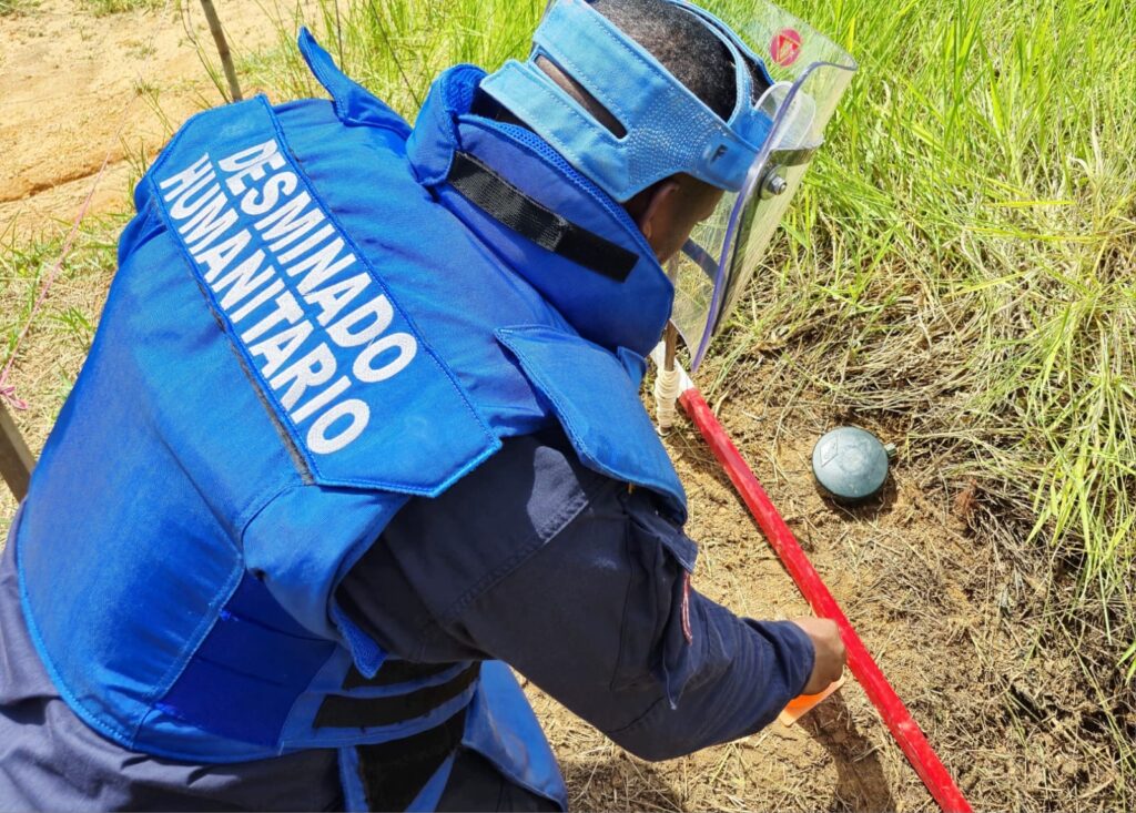 Ejército destruyó cinco artefactos explosivos en el Meta: uno estaba a 400 metros de una escuela rural 3 Ejército destruyó cinco artefactos explosivos en el Meta: uno estaba a 400 metros de una escuela rural 3
