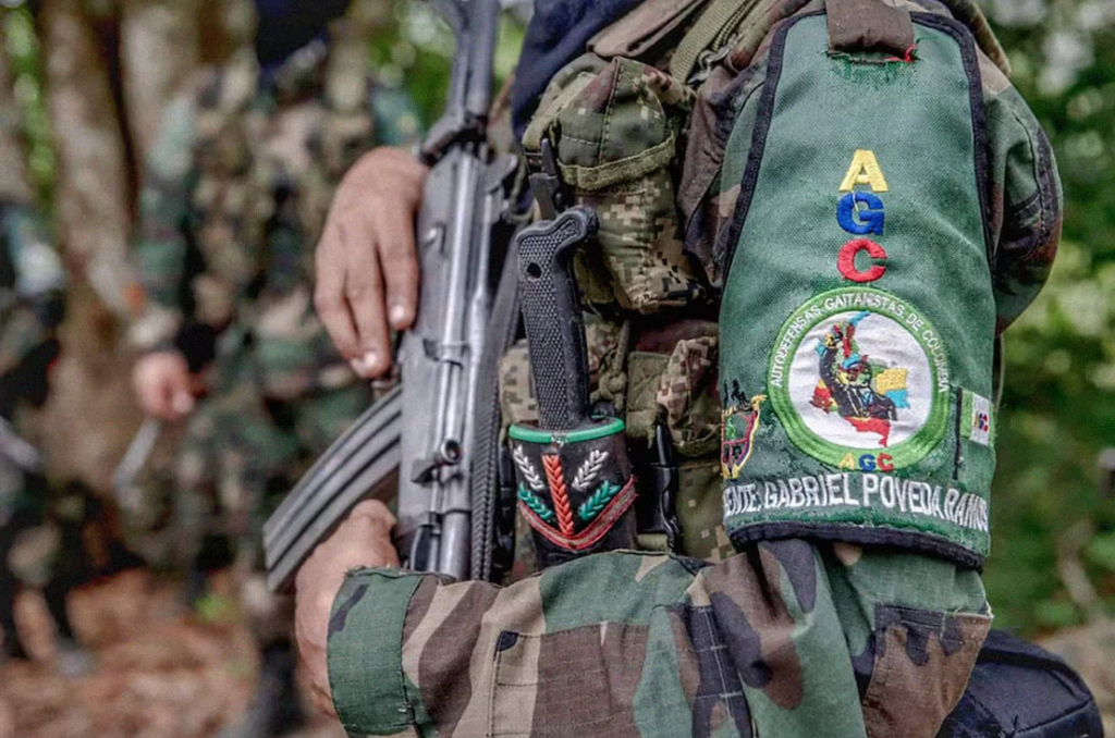 Revelan conversaciones de los primeros acercamientos entre emisarios del Gobierno y el Clan del Golfo