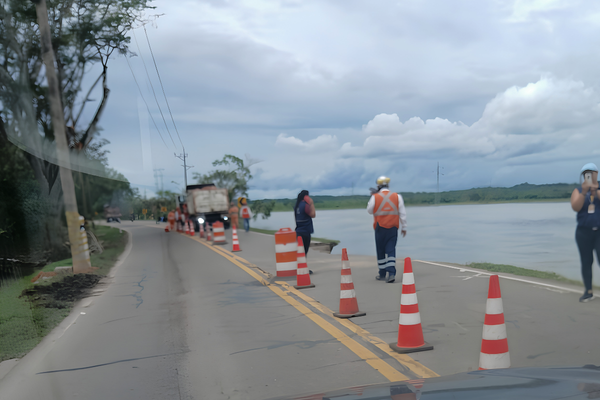 Río Metica pone en riesgo la vía a Puerto Gaitán: paso restringido a un carril