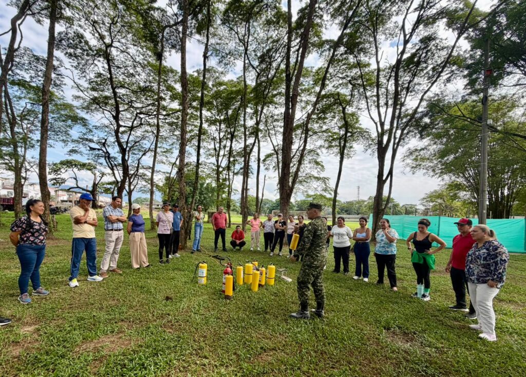 Ejército capacitó a docentes de Villavicencio para atender emergencias en colegios 2