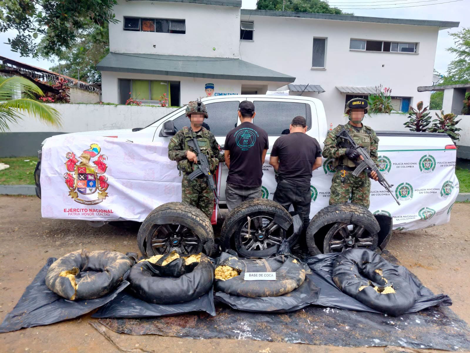 Ejército incauta 223 kilos de pasta base de coca y captura a dos hombres en el Meta