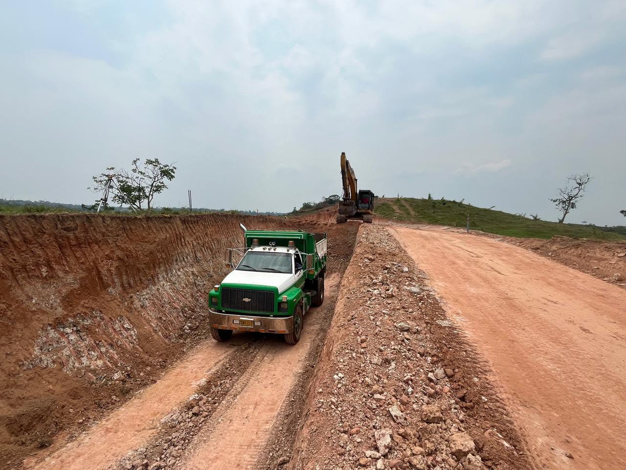 Avanza al 85 % la vía que conectará al sur del Meta con La Macarena