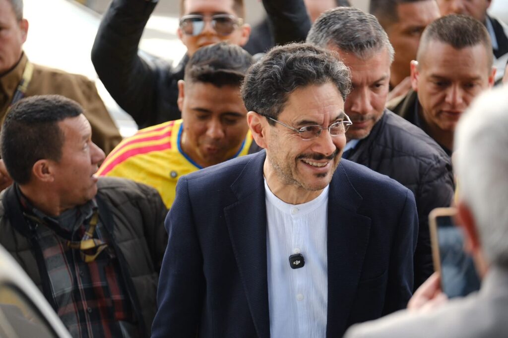 Cepeda reconoce a De la Espriella como presidente y anuncia una oposición vigilante 2