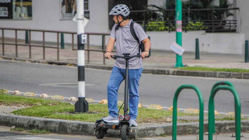 ¿Usa patineta o bicicleta eléctrica? Estas son las nuevas normas que propone el Gobierno