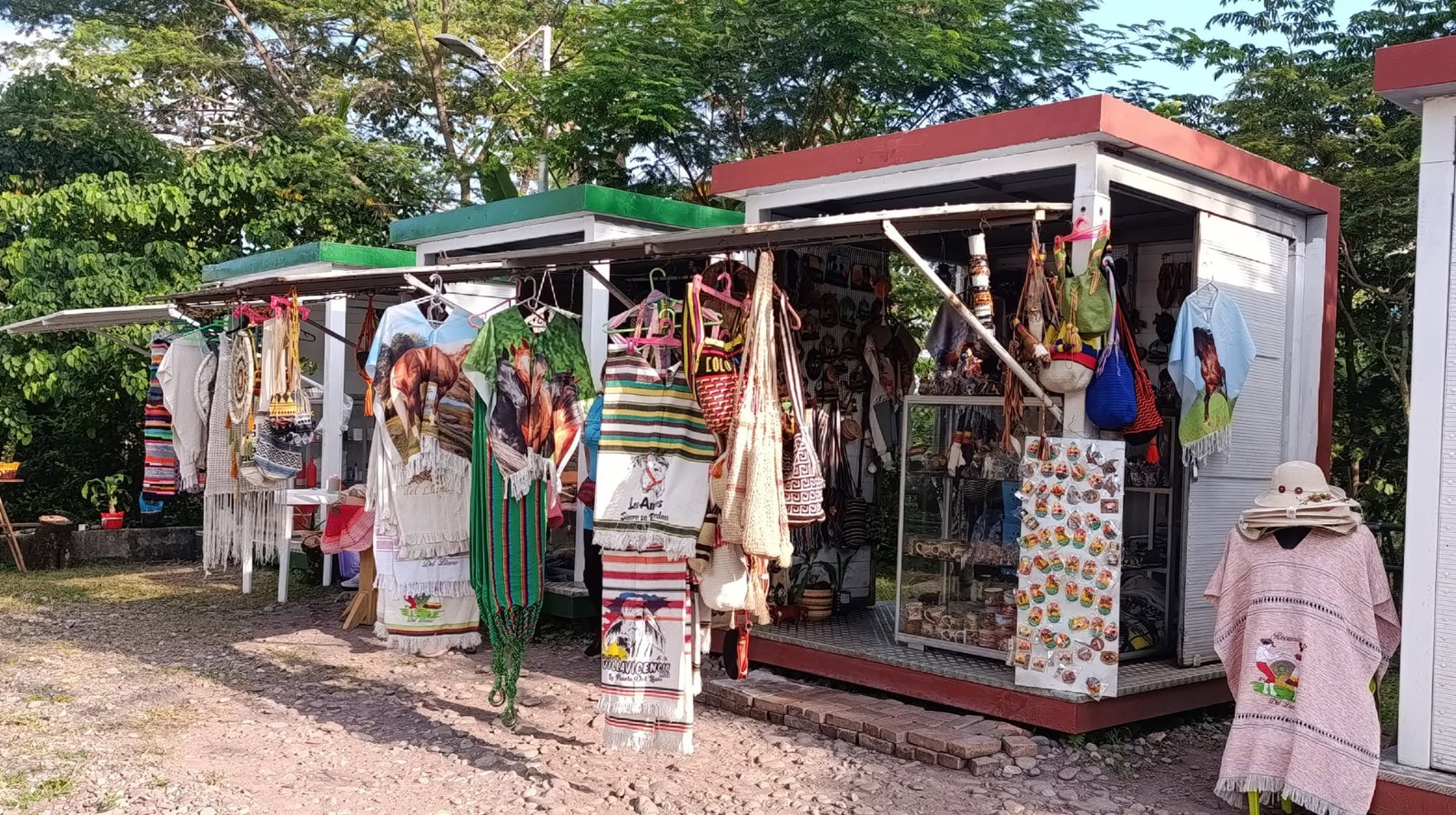Alcaldía busca reubicar a comerciantes afectados por la caída del puente de Villa Julia 1