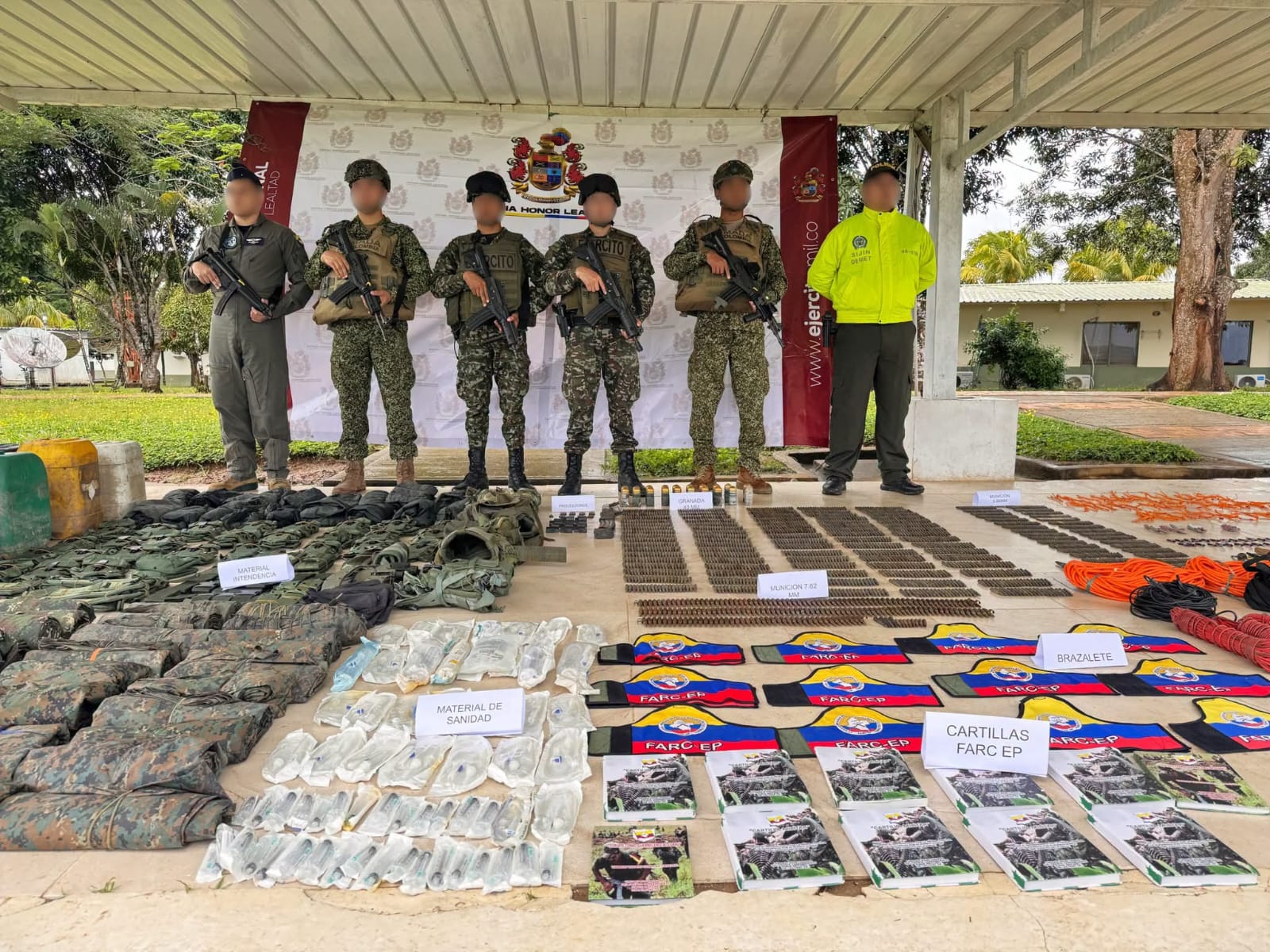 Hallan gigante caleta de explosivos y armamento de las disidencias en el Meta 3