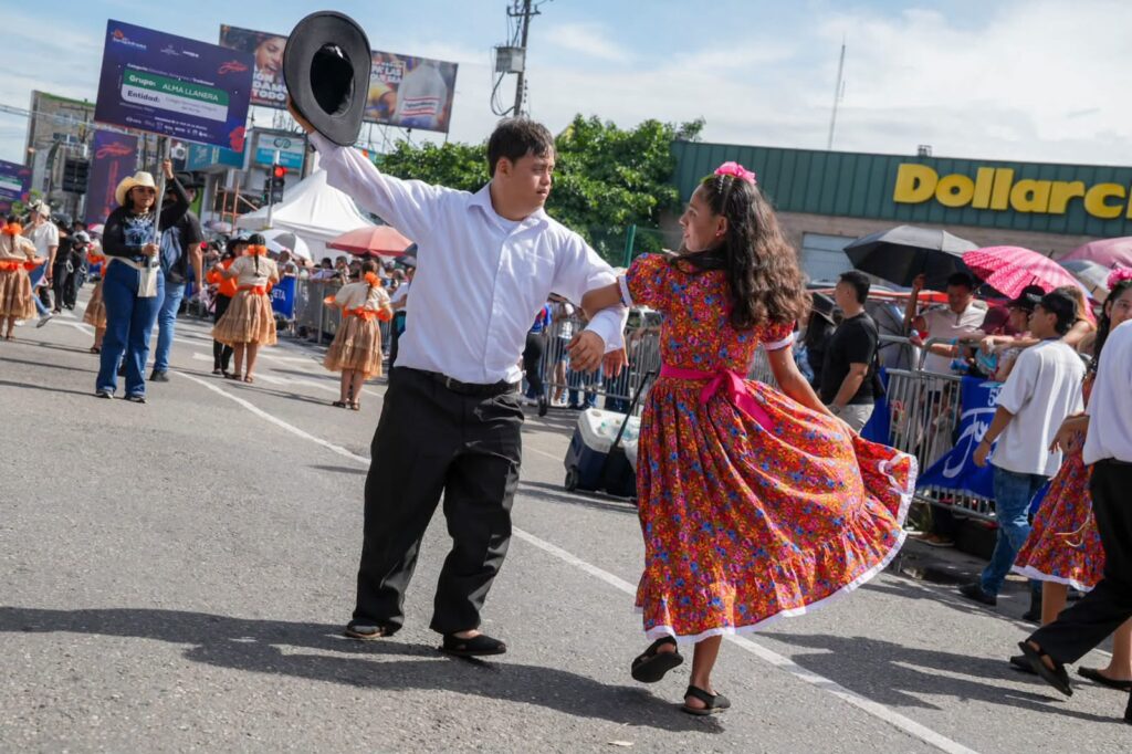 Más de 4.000 bailadores celebraron las bodas de plata del Joropódromo en Villavicencio 2 Más de 4.000 bailadores celebraron las bodas de plata del Joropódromo en Villavicencio 2